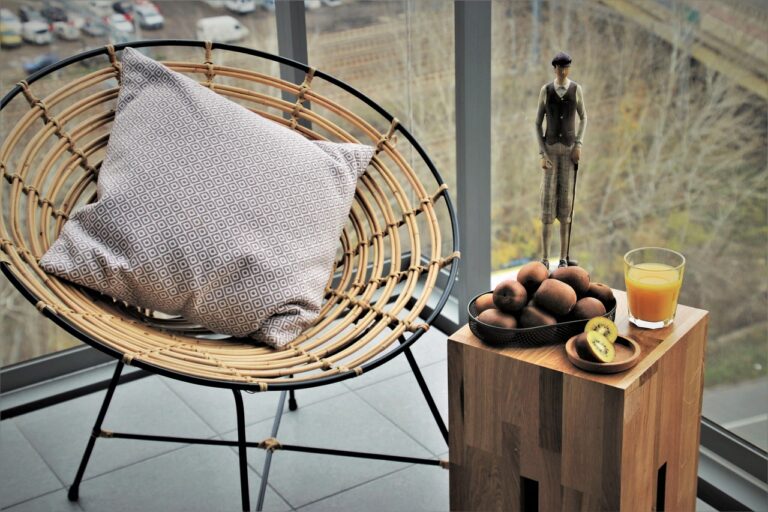 Et si le confort de votre intérieur passait aussi par les coussins ? Astuces pour un chez-soi plus apaisant