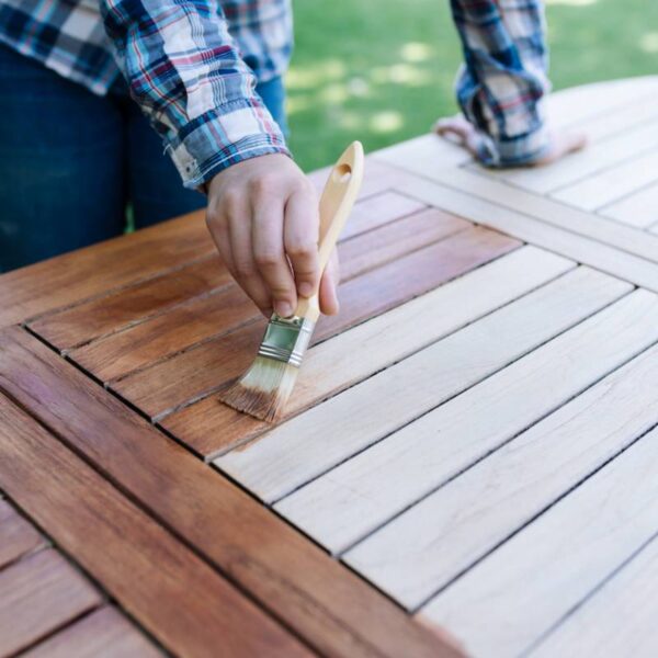Quel saturateur choisir pour protéger votre bardage en bois extérieur ?