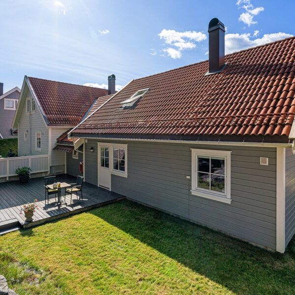 Choisir_entre_des_lames_de_terrasse_en_bois_et_des_dalles_de_terrasse_en_bois